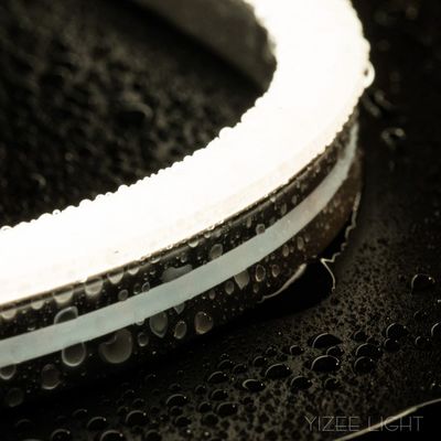 6mm Silikon Neonstreifen schlanke gewölbte Struktur iP67 Außen Dekorationsbeleuchtung